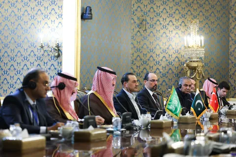 ادعای نشریه The National به نقل از منابع: روشن‌ترین نتیجه نشست تهران، توافق برای ادامه گفت‌و‌گو‌ها بود، نه دستیابی به توافقی برای کاهش تنش‌ها/ این مذاکرات با هدف بازداشتن آمریکا و اسرائیل از حمله به ایران برگزار نشده بود؛ بلکه هدف این بود که طرفین درباره «نحوه اقدام» در صورت ازسرگیری جنگ به توافق برسند تا دور احتمالی درگیری‌ها به سرعت مهار شود