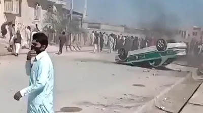 ۱۱ متهم حادثه کلانتری ۱۶ زاهدان تیراندازی کرده‌اند که منجر به قتل نیز شده / تعدادی از شکات برای طرح شکایت مراجعه نکرده اند؛ برخی نیز از اولیای دم گواهی انحصار وراثت ارائه نداده اند / تعدادی از مجروحان نیز هنوز نظر نهایی پزشکی قانونی را دریافت نکرده اند / این نواقص باعث شد که دادگاه نتواند رای نهایی را صادر کند / پرونده به دادسرا اعاده شده / درمورد برخی فرماندهان هم استعلاماتی در حال انجام است