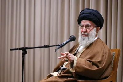 پیام نوروزی رهبر انقلاب: حوادثی که در سال ۱۴۰۳ پی‌درپی اتّفاق افتاد، شبیه حوادث سال ۱۳۶۰ و دارای سختی‌ها و مشقّتهایی برای مردم بود / عناصر ارزشمندی را ملّت ایران و امّت اسلامی از دست دادند / حوادث گوناگون سال ۱۴۰۳ مانع از آن شد که شعار سال گذشته به تمام معنا تحقّق پیدا بکند / امسال هم مسئله‌ی عمده‌ی ما مسئله‌ی اقتصاد است