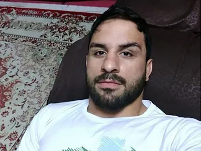 دادگستری فارس: ادله قضات برای صدور رای در پرونده نوید افکاری متعدد بود؛ از اقرارهای صریح تا بررسی‌های فنی مخابراتی و شواهد شهود / به فرض محال اگر در مورد هر یک از این ادله نقصی صورت گیرد، حکم صادر شده به دلیل تنوع ادله، زیر سوال نمی‌رود / شبهه بروز خطای فاحش در تمامی این مراحل نزدیک به محال است / نتیجه معاینه پزشکی قانونی، «مشاهده نشدن هیچ گونه آثاری دال بر شکنجه نظیر سوختگی، اسکار جراحت و شکستگی استخوان و ...» بود / قبل از اجرای حکم به افکاری اعلام می‌شود خواستار ملاقات حضوری است یا تماس تلفنی؟ او اعلام می‌کند صرفا تقاضای تماس تلفنی با خانواده را دارد / هیچ قانونی که تکلیف کند در ماه محرم نباید حکم قصاص را اجرا کرد وجود ندارد