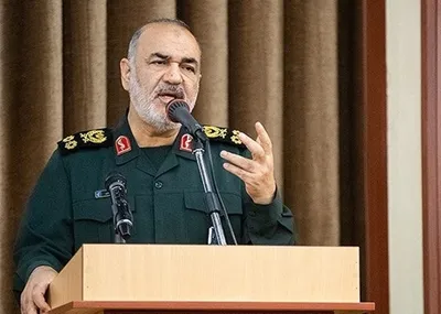 فرمانده سپاه: هواپیمای جاسوسی آمریکا به مرز‌های آبی ایران تعرض کرده بود؛ مرز‌های این سرزمین خط قرمز ماست/ بنای جنگ نداریم، اما آماده ایم