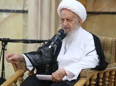 آیت الله مکارم: تندرو‌ها مردم را از انقلاب جدا می‌کنند؛ در همین راهپیمایی قم عده‌ای چه شعار‌هایی دادند / خطری از ناحیه دشمن بیرونی ما را تهدید نمی‌کند، اما از داخل خطر تندروها را داریم / اکثر مردم طرفدار تندور‌ها نیستند