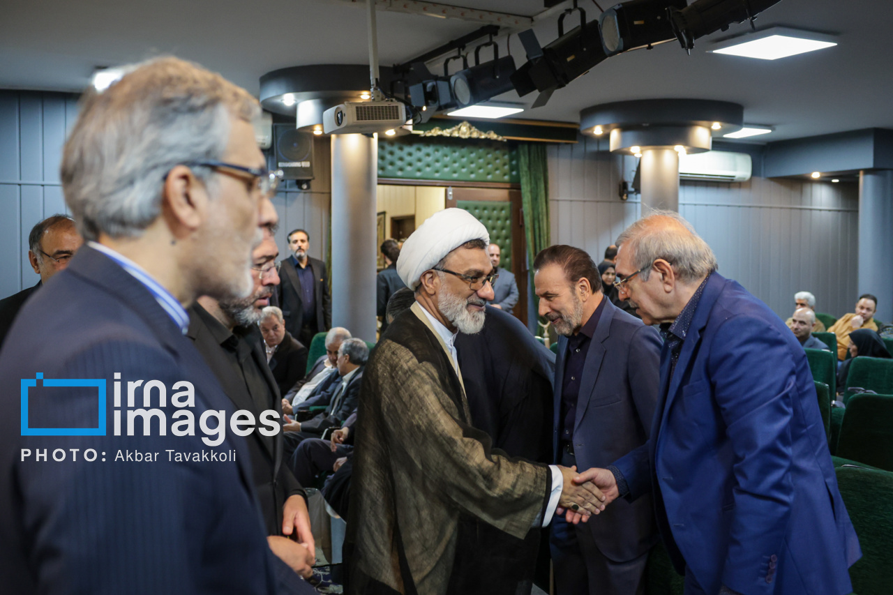 تصاویر: رونمایی از یادنامه شهید «سیدکمال خرازی»