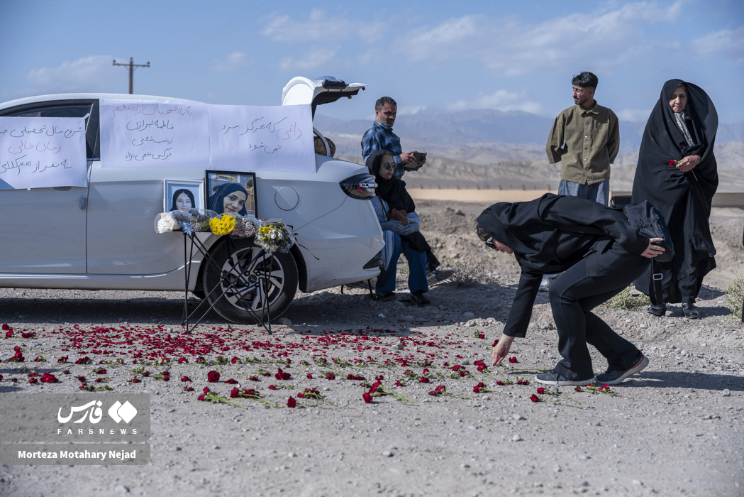 تصاویر: مراسم سالگرد جانباختگان تصادف سرویس دانشجویان در سمنان