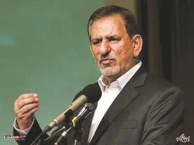 جهانگیری: در دوره گذشته، شاهد مفاسد اقتصادی کلان به بهانه دور زدن تحریم‌ها بودیم / در شرایط تحریم، زمینه‌های فساد بیشتر است؛ باید پرچم مبارزه با فساد را بالا نگه داریم  / آبرومندانه از این مرحله عبور خواهیم کرد / مدیران نباید احساس کنند در شرایط تحریم، عده ای قصد مچ‌گیری دارند