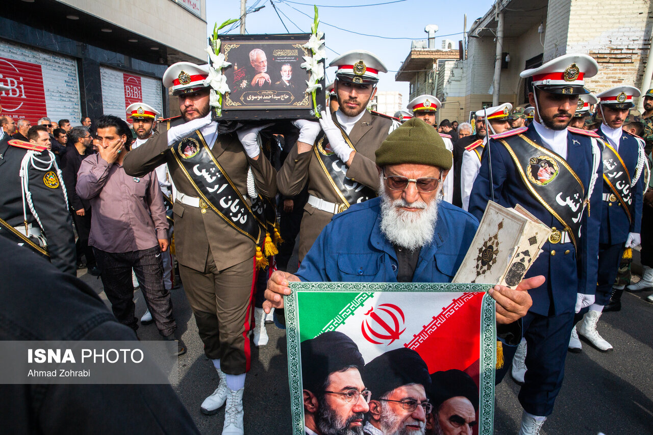 تصاویر: تشییع پیکر پدر امیر سپهبد شهید موسوی - قم