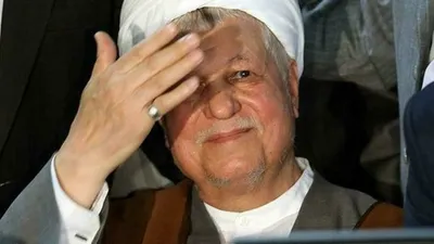 خاطرات آیت الله هاشمی رفسنجانی، ۴ مهر ۱۳۷۷: [حسام‌الدین] آشنا، معاون وزیر اطلاعات، تلفنى‌گفت، اگر صلاحیت آقای خویینى‌ها قبول نشود، ممکن است جناح چپ، انتخابات را تحریم کنند