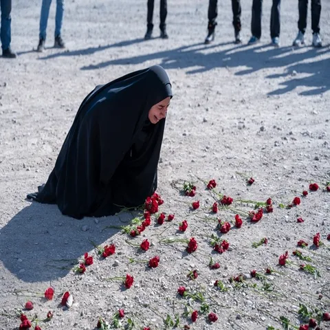 تصاویر: مراسم سالگرد جانباختگان تصادف سرویس دانشجویان در سمنان
