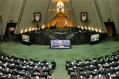 ثابتی: با حضور همتی، دولت نیازی به دشمن ندارد / ایزد خواه: سلطان سکه را اعدام می‌کنید، اما برای استیضاح وزیر اقتصاد تعارف می‌کنید؟ / بخشی: همتی به‌جای صحبت از FATF و مذاکره با آمریکا، برنامه کارشناسی برای خنثی‌سازی تحریم‌ها ارائه بدهد/ روانبخش: آقای پزشکیان! رهبری اگر توصیه‌ای به مجلس داشته باشند، خودشان منتقل می‌کنند