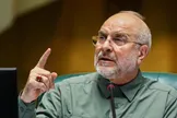قالیباف: آمریکایی‌ها فکر می‌کنند با فشار آوردن بیشتر به ایران می‌توانند امتیاز‌هایی بگیرند که هرگز بخشی از متن تفاهم نبوده / بسنت (وزیر خزانه‌داری) و هگست (وزیر جنگ) اصلا در حد و اندازهٔ این کار‌ها نیستند؛ منتظر نباشید که این تیم دلقک‌ها معجزه کنند