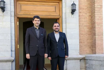 ببینید: ۵ نکته درمورد تقلید وزیر ارتباطات از ادبیات زارع پور