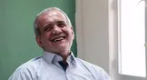 ویدیو / تهدید پزشکیان به قتل توسط یک مداح: آقای رییس‌جمهور! ما می‌دانیم و تیغ و حلقوم شما