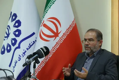 کنایه معنادار ره‌پیک به زمزمه های دیدار احمدی نژاد با اعضای شورای نگهبان / شاید در ذهنش کاندیدا شده و بعد دیدار هم کرده است