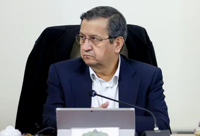 پس از جلسه امروز با پزشکیان، دیگر فضای استیضاح همتی در مجلس وجود ندارد/ برخی نمایندگان یک سری حساب‌های سیاسی با همتی دارند که می‌خواهند به ایشان فشار بیاورند / دلار در تمامی دولت‌ها بالا رفته، اما چرا آقایان فقط به همتی گیر می‌دهند؟