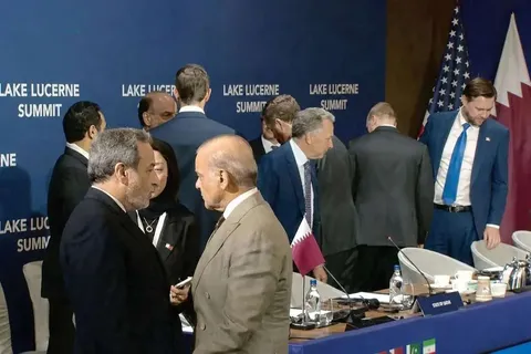 منبع ارشد ایرانی به رویترز: هیچ گفت‌وگویی میان ایران و آمریکا برای تمدید آتش‌بس در جریان نیست، زیرا از دیدگاه تهران، این توافق تاریخ آغاز مشخصی نداشته/ یکی از موضوعاتی که از طریق میانجی‌ها در حال بحث است، بازگشت ایالات متحده به توافق موقت و تعیین یک جدول زمانی برای اجرای تعهدات است؛ در این موضوع هیچ پیشرفتی حاصل نشده