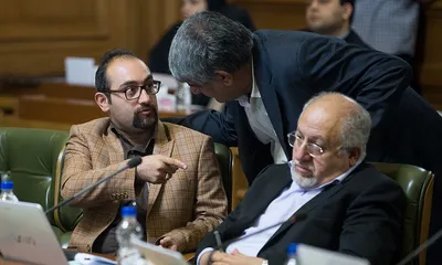 تداوم تلاش عضو جوان شورا برای شهردار ماندن یک بازنشسته! / عقب‌نشینی عضو اعتماد ملی از موضع خود و حمایت از قانون ‏منع بکارگیری بازنشستگان؛ حالا نوبت استفاده از «درخواست اعاده» برای شهردار ماندن است‎! ‎