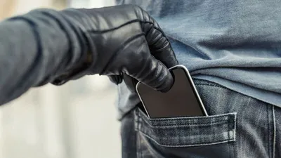 متهم اصلی باند سرقت گوشی: برای گوشی‌های سرقتی در یک دقیقه لیبل جدید طراحی می‌کردم / با این بارکد جدید، حتی اگر خریدار استعلام از سایت نیز می‌گرفت، سرقتی بودن گوشی مشخص نمی‌شد