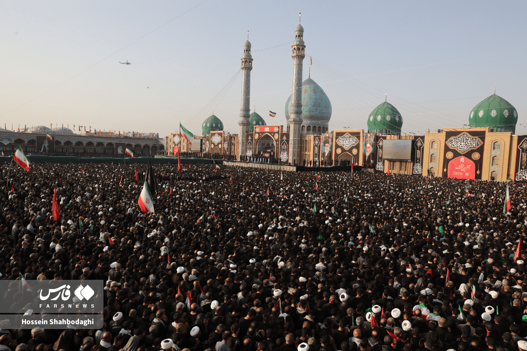 تصاویر: اقامه نماز بر پیکر رهبر شهید انقلاب در مسجد مقدس جمکران