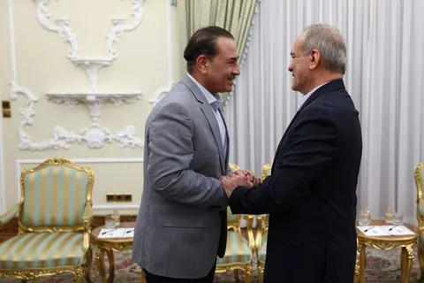 ادعای العربیه به نقل از منابع آگاه: ایران از طریق پاکستان پیشنهادی به دولت آمریکا ارائه کرده / این پیشنهاد شامل بازگشایی تنگه هرمز در مقابل رفع محاصره آمریکا علیه بنادر ایران است / تهران اعلام کرده که برای ازسرگیری مذاکرات با آمریکا آمادگی دارد