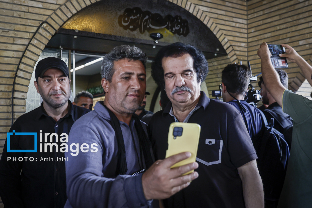 تصاویر: مراسم یادبود «اکبر عبدی» در مسجد بلال