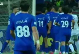 ببینید /  اخراج رضاییان به‌علت درگیری با بازیکن استقلال خوزستان