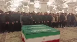 ویدیو / اقامه نماز بر پیکر رهبر شهید در حرم حضرت علی