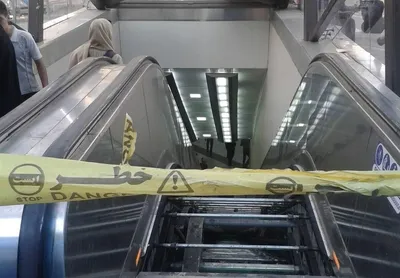 باز هم حادثه در مترو تهران/ گیر کردن دست کودک در پله برقی