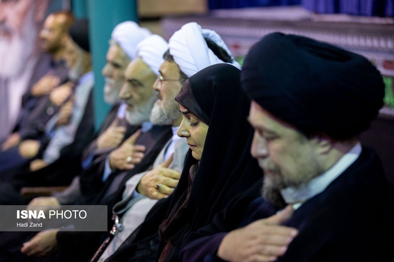 تصاویر: مراسم بزرگداشت رهبر شهید در حسینیه جماران