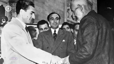 یادداشت‌های علم، چهارشنبه ۱۶ مهر ۱۳۴۸: آقاخان، رئیس اسماعیلیه با یک بیوه انگلیسی خوشگل نامزد شده / شاه تلگراف تبریک داد