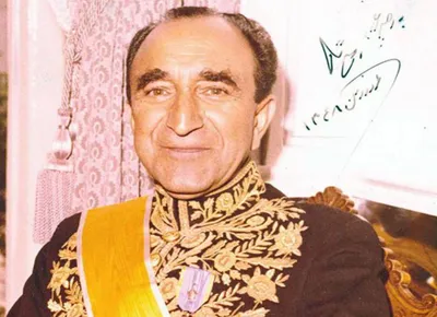 یادداشت‌های علم، یکشنبه ۴ بهمن ۱۳۴۹: شاه به قدری عالی صحبت کرد که من آیه مبارکه «وان یکاد» را می‌خواندم