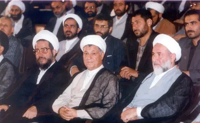 خاطرات آیت الله هاشمی رفسنجانی، ۲۱ آذر ۱۳۷۷: محمد یزدى گفت، مصمم است که براى دوره بعد، مسئولیت ریاست قوه قضاییه را به خاطر کسالت و خستگى نپذیرد؛ نظرش برای فرد جایگزین روی هاشمى‌شاهرودی است