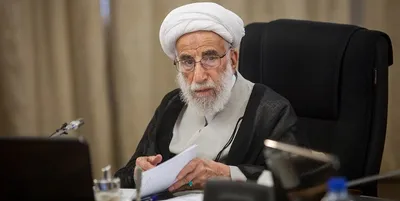 آیت الله جنتی: شعار «مرگ بر آمریکا» باید زنده نگه داشته شود / پایین کشیدن نمادهای آمریکایی نشانه افول است