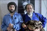 ویدیو / اشک‌های مجید صالحی مقابل منزل زنده‌یاد اکبر عبدی
