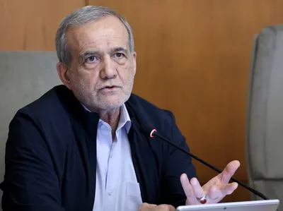 پزشکیان: عراقچی با توصیه‌ها و سفارش‌های رهبری، با نمایندگان آمریکا در یک جلسه غیرمستقیم در عمان، گفت‌و‌گو خواهد کرد