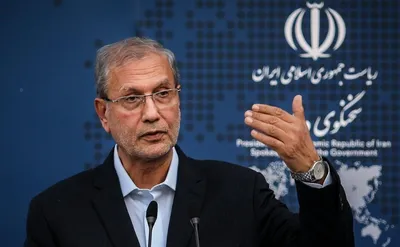 ربیعی: «سوال از رئیس جمهور» اوضاع را پیچیده‌تر می‌کند / مجلس به جای این کار، تکلیف ۶۸ لایحه معوق را روشن کند