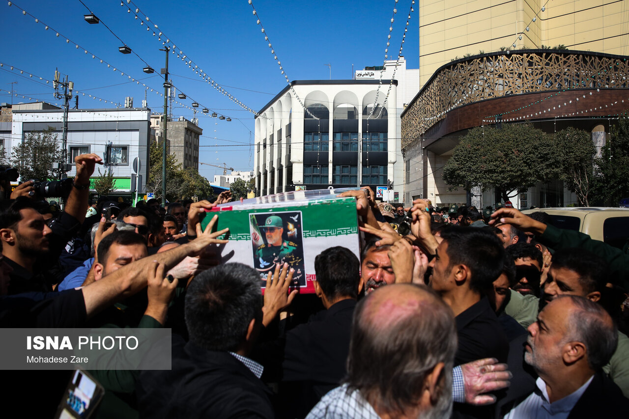 تصاویر: تشییع پیکر مطهر سردار شهید «حسین ظریفی»، فرمانده قرارگاه سجاد سراوان در مشهد