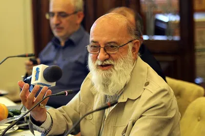 چمران، رئیس شورای شهر تهران: ناز چینی‌ها در ساخت واگن‌های مترو تمام شده/ برخی خودرو‌های نو در راه پارکینگ خودروسازی‌ها خراب می‌شوند