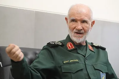 [سردار پورهاشمی مستشار ایرانی در حلب] توسط یک نفوذی شهید شد که عامل آمریکایی‌ها بود/ارتش سوریه روی خوش به «نیروی دفاع ملی» که سردار سلیمانی تشکیل داده بود، نشان نمی‌داد/به مرور این سرمایه‌ را از ۱۲۰ هزار نفر به ۲۰ هزار رسانده و به دل ارتش بردند/این تحقیری که اسراییلی‌ها در این مقطع زمانی سر سوریه می‌آورند، حتماً به یک سری جوان‌های سوری برمی خورد