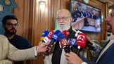 چمران، رئیس شورای شهر تهران: برای نصب دکل‌های ارتباطی باید از شهرداری مجوز گرفته و عوارض سالیانه پرداخت شود / این شرکت‌ها سود‌های کلان می‌برند و طبیعی است که باید سهم شهر و شهروندان را نیز بپردازند / در سال‌های اخیر شهرداری کوتاهی کرده و بسیاری از دکل‌ها بدون مجوز نصب شدند