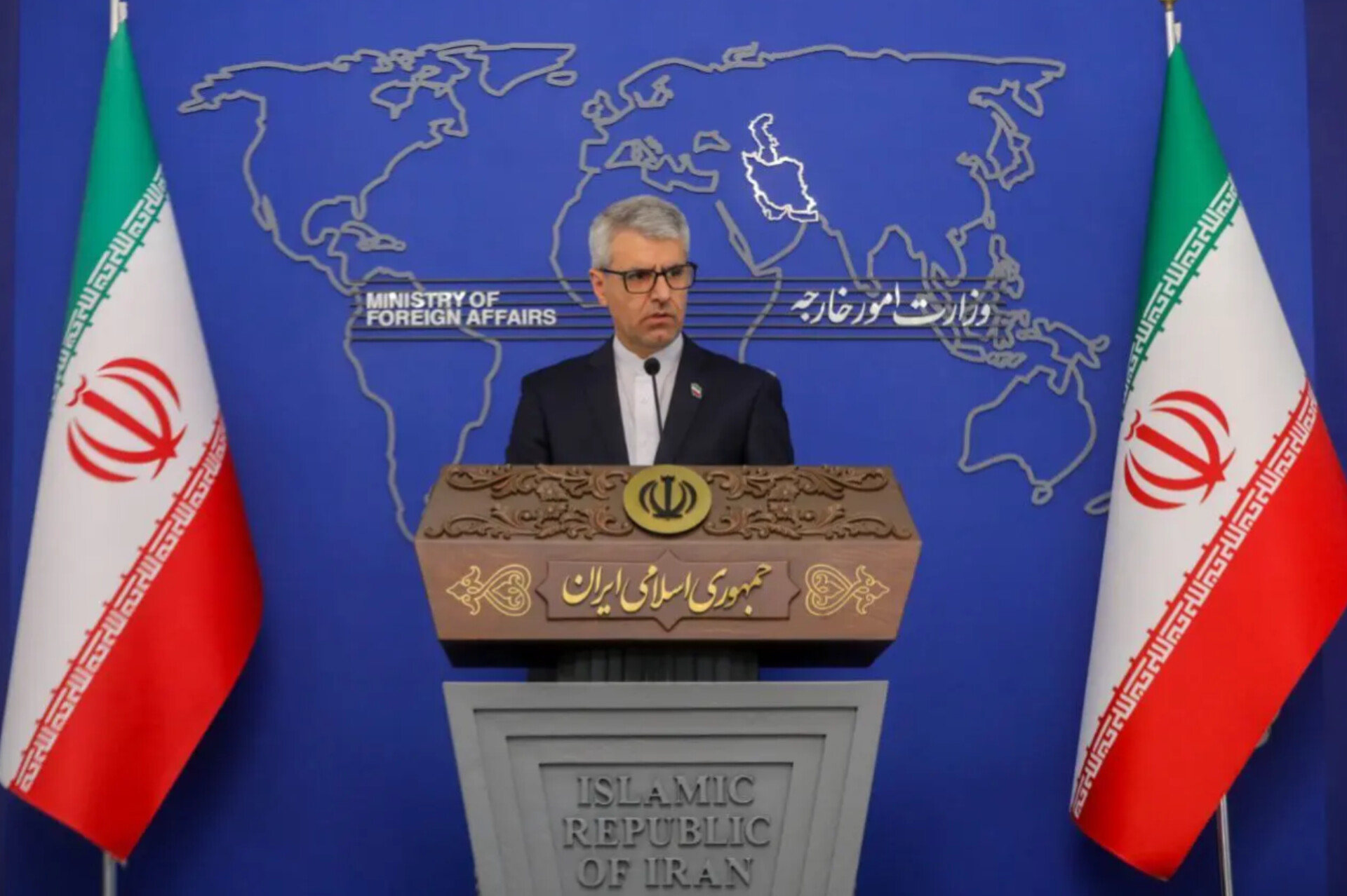 سخنگوی وزارت خارجه: با وجود حملات دیروز اسرائیل به جنوب لبنان، تهران با محوریت مصالح کلان، اجازه بر هم خوردن تمرکز دیپلماتیک را نداد/ تحولات، از نهایی شدن یادداشت تفاهم برای خاتمه دادن به جنگ علیه ایران و تمام جبهه‌ها حکایت دارد/ ذکر سه باره نام «لبنان» در یادداشت مذکور، گویای جایگاه راهبردی این کشور در روند سازش است