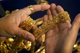 ببینید/ سرقت مسلحانه از یک طلافروشی در رودان