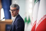 سخنگوی وزارت خارجه: سیاست ضدایرانی آمریکا به طنزی تلخ تقلیل یافته / از یکسو با حکومتی مثل بحرین که عملاً هیچ مراوده اقتصادی معناداری با ایران ندارد تماس می‌گیرند و از سوی دیگر مبادلات ورزشی و دانشگاهی با ایران، که سال‌هاست عملاً وجود خارجی ندارند را «متوقف» کرده / واشنگتن دارد چیزهایی را که قبلاً بارها تحریم شده‌اند دوباره تحریم می‌کند و همزمان در خلأ «ائتلاف» سازی می‌‌کند