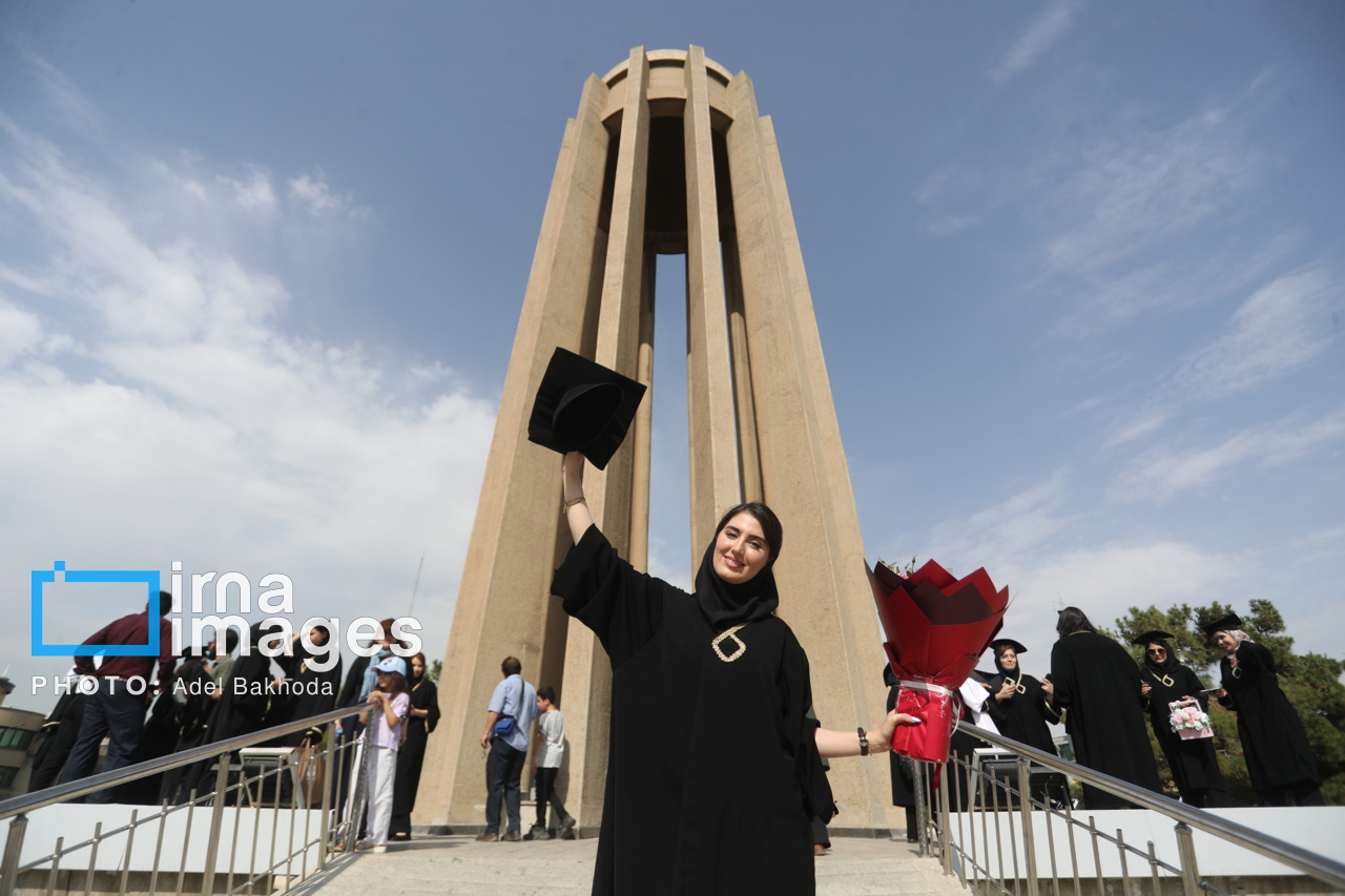 تصاویر: گرامیداشت روز پزشک در آرامگاه بوعلی سینا