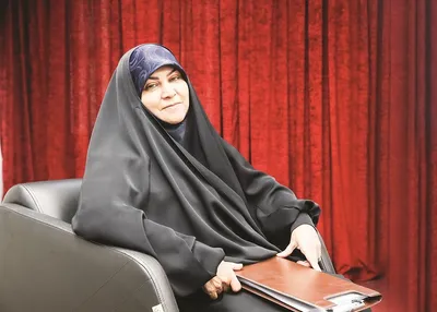 دستیار رئیس جمهور: وقتی توییت می‌زنم، دوستان انقلابی می‌گویند شما چه کسی هستید که بخواهید از آزادی بیان حرف بزنید؛ می‌گویند این نفوذی و عنصر صهیونیستی است / اجازه ندادند در دادگاه نیلوفر حامدی و الهه محمدی شرکت کنم / لایحه حجاب در حوزه جرم‌انگاری در تعارض با قانون اساسی است