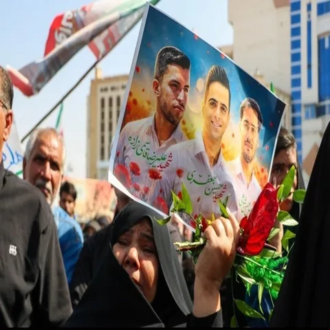 تصاویر: تشییع پیکر سه سرباز شهید پادگان بمپور در رفسنجان