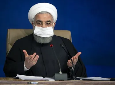 واکنش تلویحی روحانی به طرح استیضاحش: در این اوضاع ممکن است فرد، جناح، حزب یا رسانه‌ای حاشیه ایجاد کند؛ باید از آن بگذریم و وارد حاشیه نشویم / دو دست بیشتر نداریم؛ با یک دست با تحریم و با یک دست با کرونا مبارزه می‌کنیم؛ بنابراین نباید به جنجال‌ها اعتنا کنیم