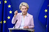 رئیس کمیسیون اروپا: هنوز برای لغو تحریم‌های ایران زود است؛ ابتدا باید شاهد یک تغییر اساسی در ایران باشیم