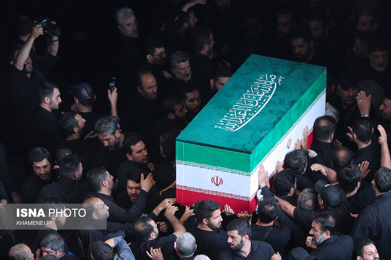 تصاویر: اقامه نماز بر پیکر رهبر شهید انقلاب
