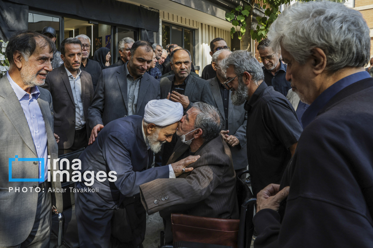 تصاویر: تشییع پیکر زنده یاد «احمد ناطق نوری»