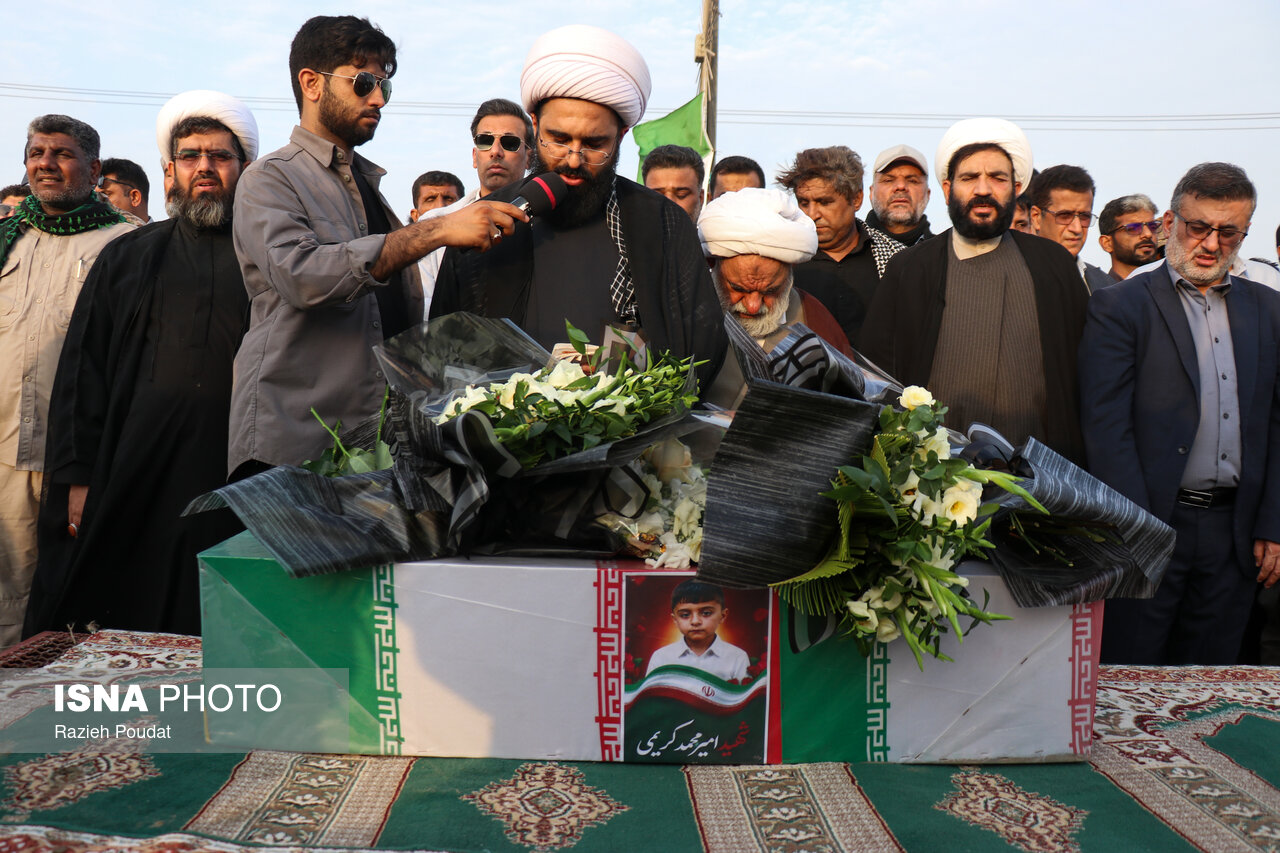 تصاویر: مراسم تشییع پیکر شهدای حمله آمریکا به یک مراسم عروسی در شهرستان سیریک
